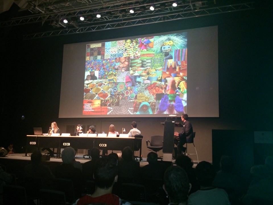 Cristina Amat presentant a l'auditori del CCCB